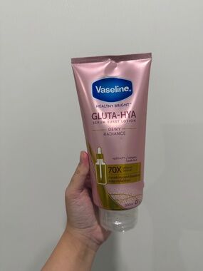 Vaseline Gluta-Hya Serum Burst Lotion Dewy Radiance 300ml
